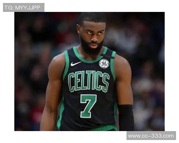 杰伦布朗半场表现抢眼17投8中三分球命中率高达60独得19分助力球队