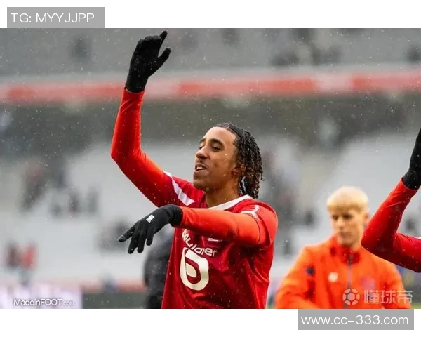 阿贾克斯正式签约27岁印尼国门佩斯合同有效至2029年6月 阿贾克斯正式签约27岁印尼国门佩斯合同有效至2029年6月